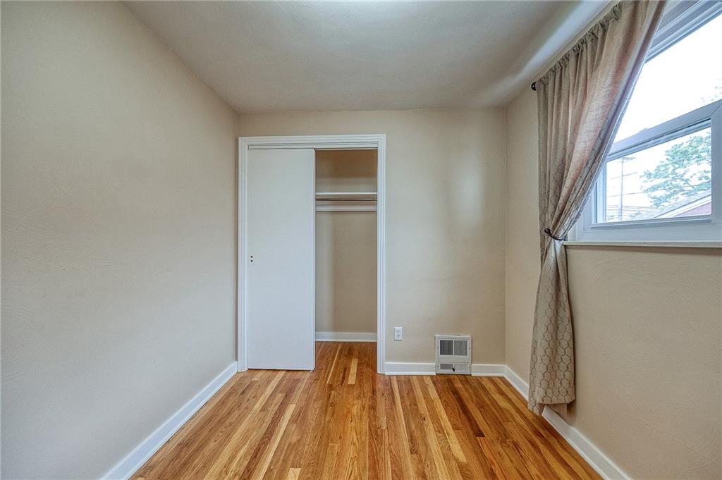 1566 Greentree Road Pittsburgh, PA 15220 - Photo 12 of 28 Gallery Image 12