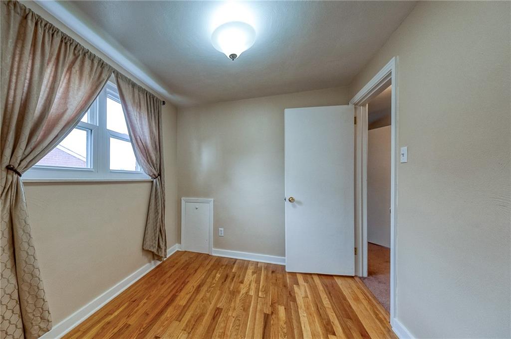 1566 Greentree Road Pittsburgh, PA 15220 - Photo 13 of 28 Gallery Image 13