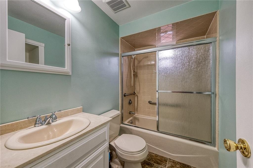 1566 Greentree Road Pittsburgh, PA 15220 - Photo 14 of 28 Gallery Image 14