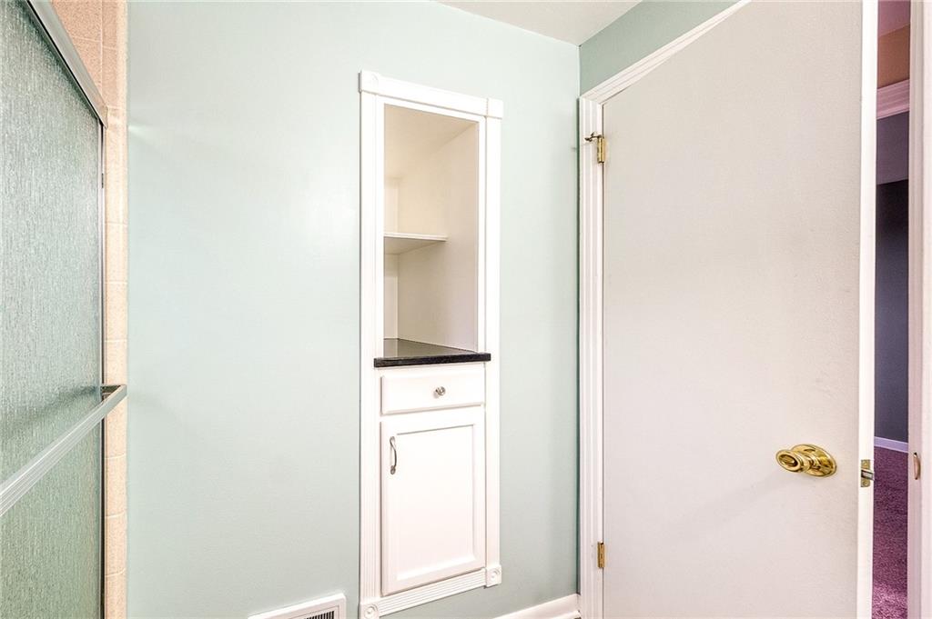 1566 Greentree Road Pittsburgh, PA 15220 - Photo 15 of 28 Gallery Image 15