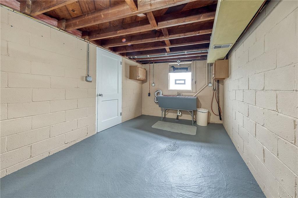 1566 Greentree Road Pittsburgh, PA 15220 - Photo 20 of 28 Gallery Image 20