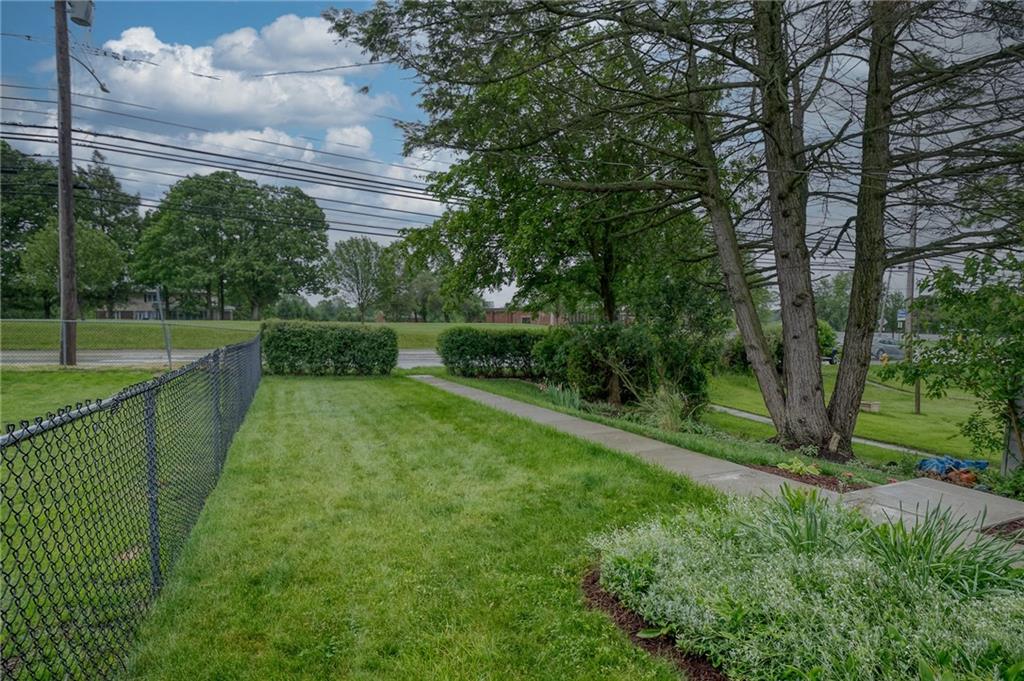 1566 Greentree Road Pittsburgh, PA 15220 - Photo 26 of 28 Gallery Image 26