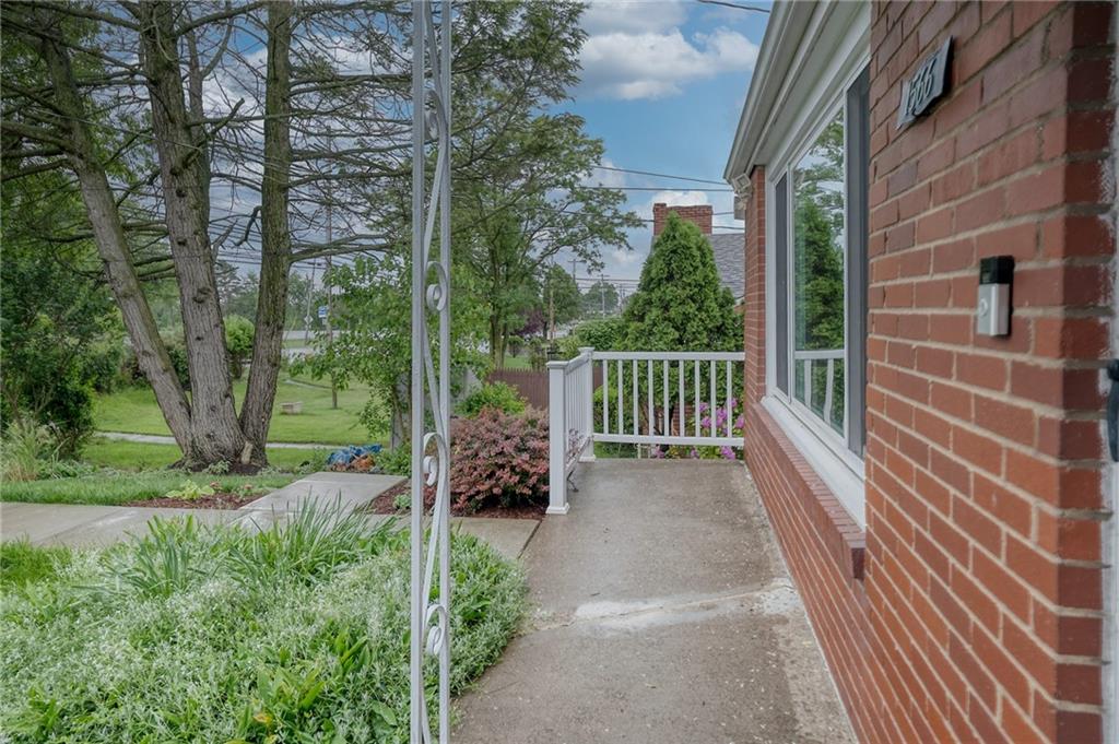 1566 Greentree Road Pittsburgh, PA 15220 - Photo 27 of 28 Gallery Image 27
