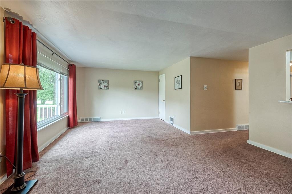 1566 Greentree Road Pittsburgh, PA 15220 - Photo 4 of 28 Gallery Image 4