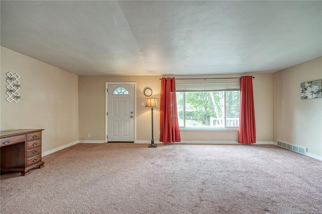 1566 Greentree Road Pittsburgh, PA 15220 - Photo 6 of 28 Gallery Image 6