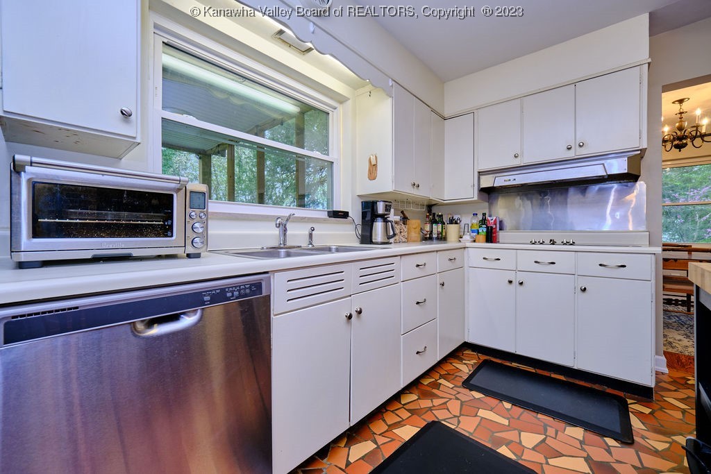 1517 Autumn Road Charleston, WV 25314 - Photo 17 of 41 Gallery Image 17