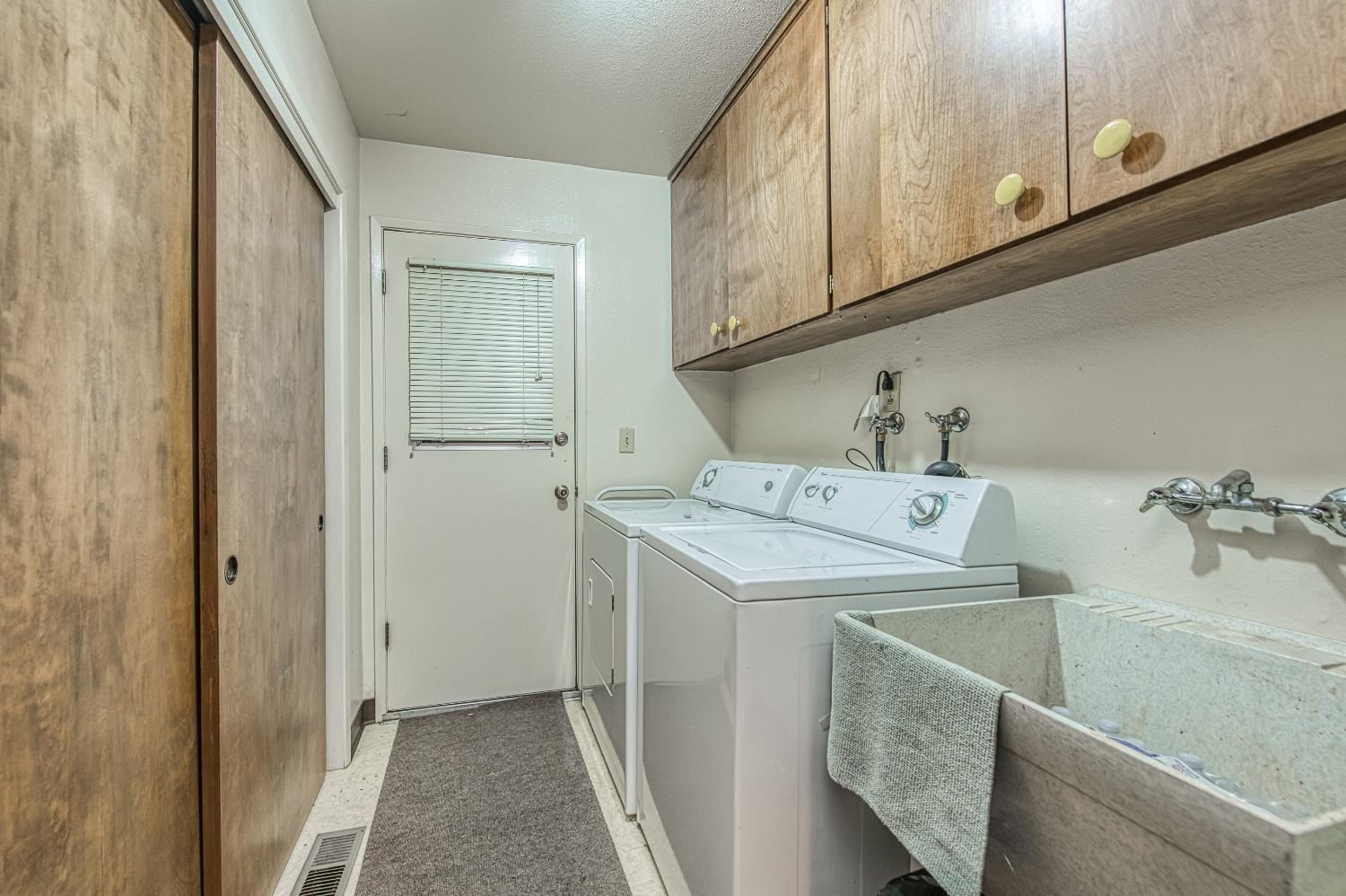 42303 Hanging Branch Road Shaver Lake, CA 93664 - Photo 20 of 39 a utility room with faucet washer and dryer