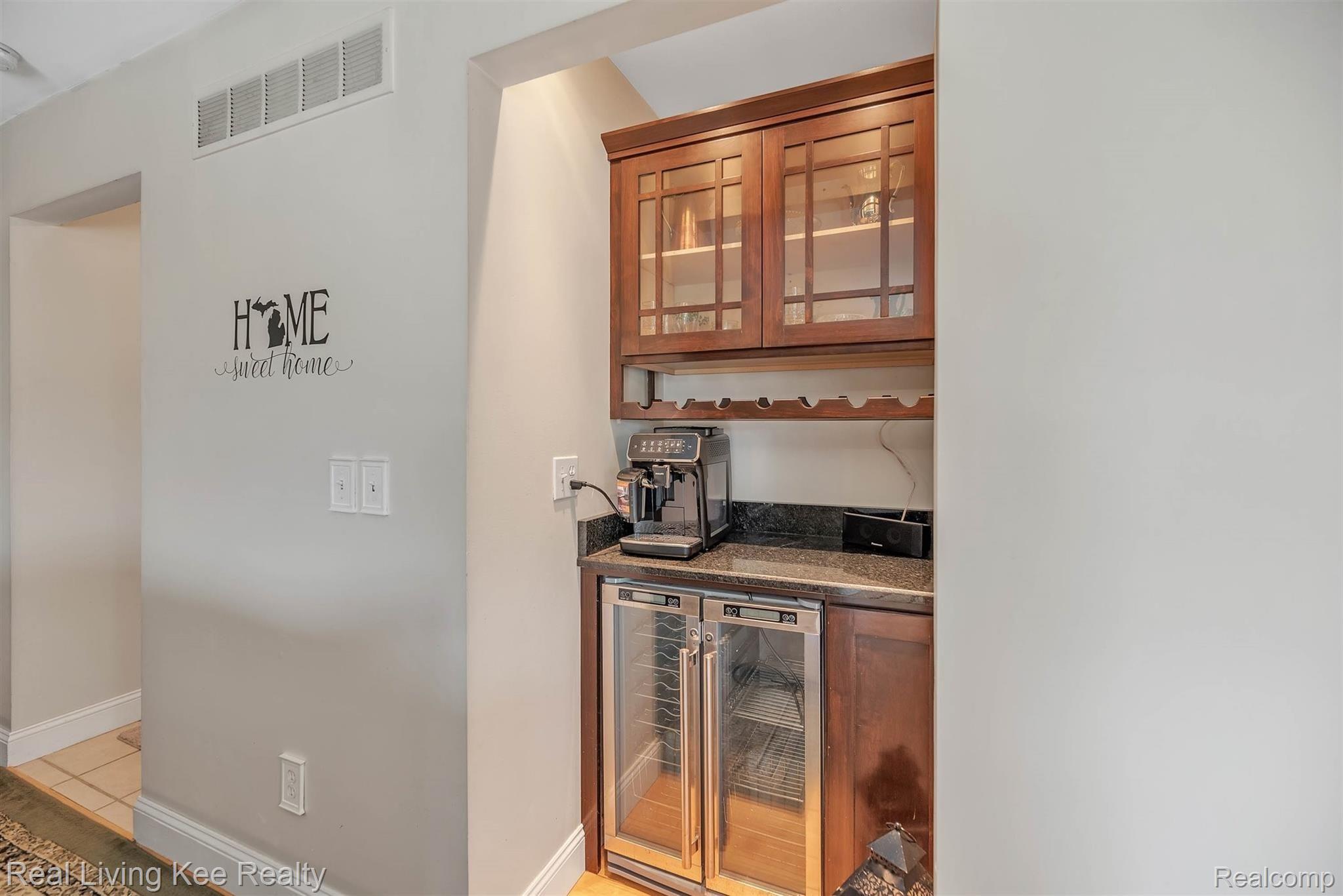 1175 Greenleaf Drive Rochester, MI 48309 - Photo 12 of 47 18-1175 Greenleaf Dr-WindowStill-Real-Estate-Photography-18.jpg