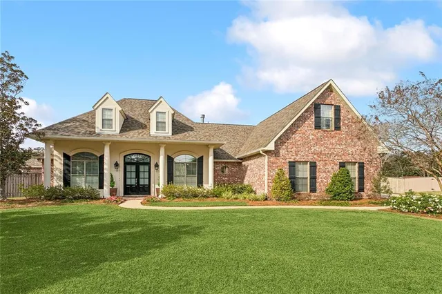 $699,000 | 471 Bridalwood Drive, Mandeville, LA 70448