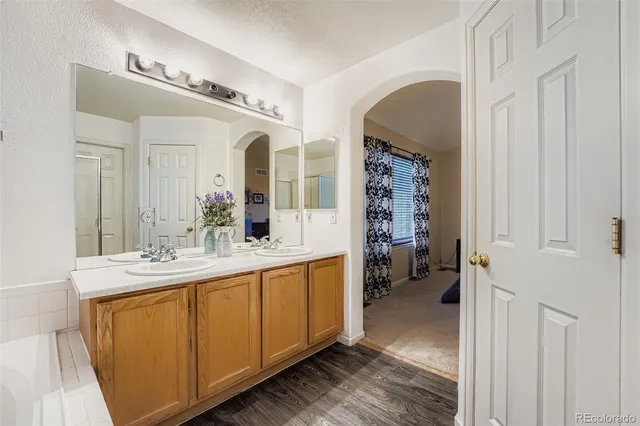 a en suite bathroom with a double vanity sink and a mirror