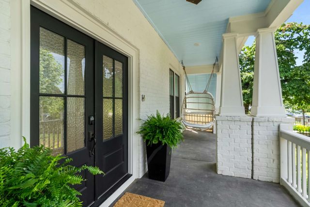 a view of livingroom with furniture