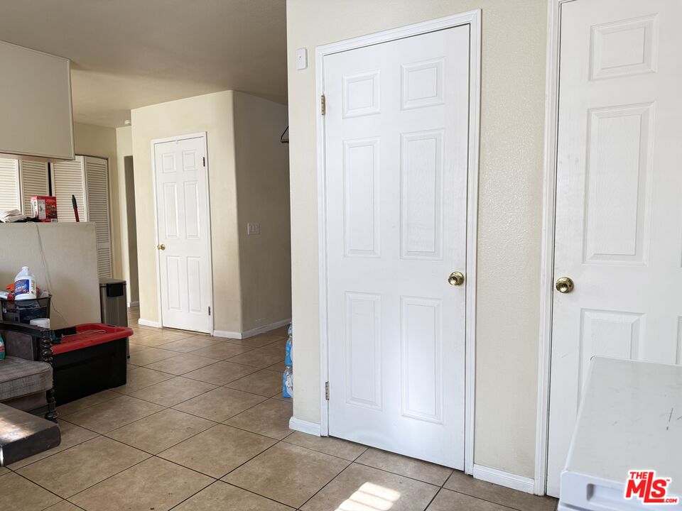 18238 Kalin Ranch Drive Victorville, CA 92395 - Photo 18 of 33 a living room with furniture and a window