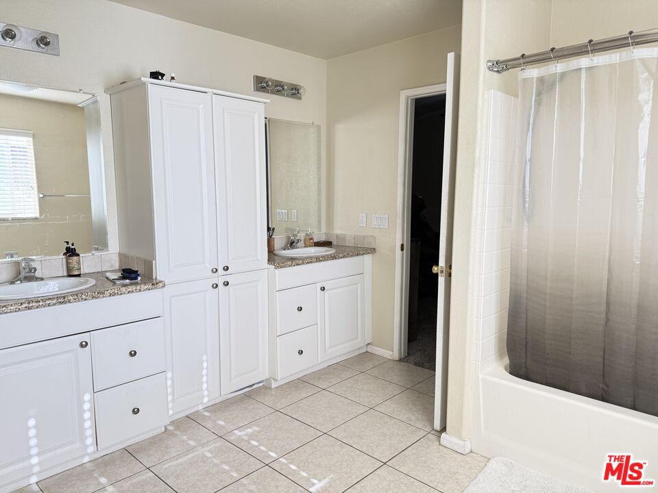 18238 Kalin Ranch Drive Victorville, CA 92395 - Photo 29 of 33 a bathroom with a double vanity sink and mirror