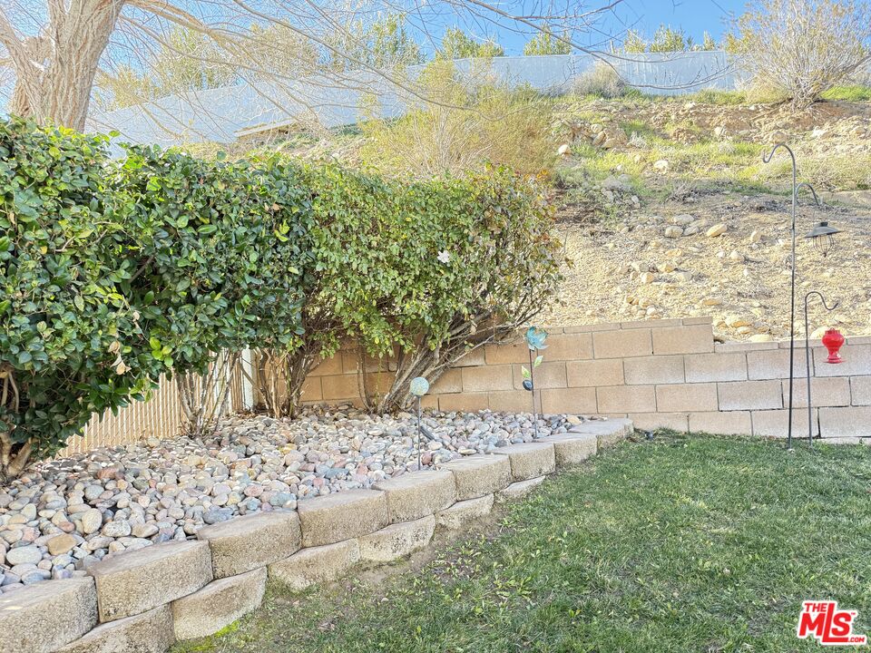 18238 Kalin Ranch Drive Victorville, CA 92395 - Photo 31 of 33 a view of a yard with an trees