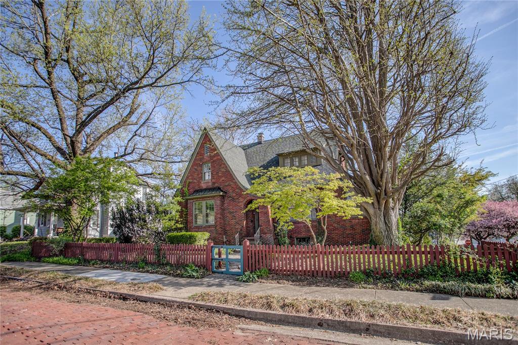 831 Spruce Street Alton, IL 62002 - Photo 4 of 78 Gallery Image 4