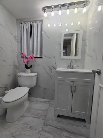 $1,700 | 3400 Blue Lake Drive, Unit 604, Pompano Beach, FL 33064