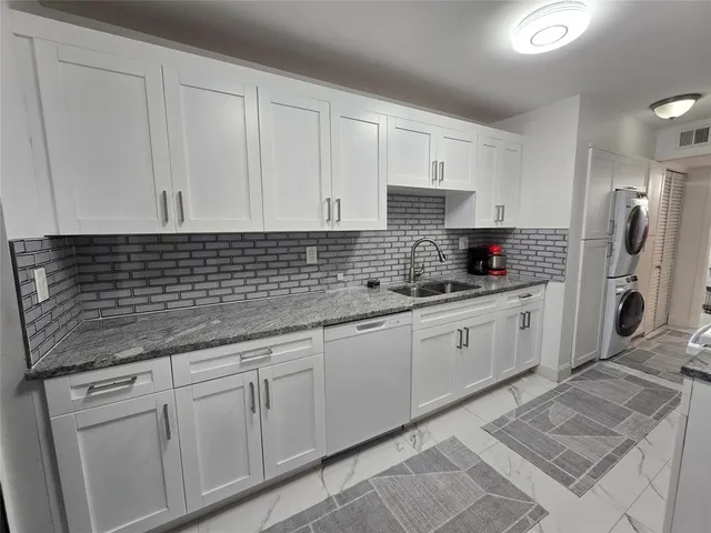 $1,700 | 3400 Blue Lake Drive, Unit 604, Pompano Beach, FL 33064