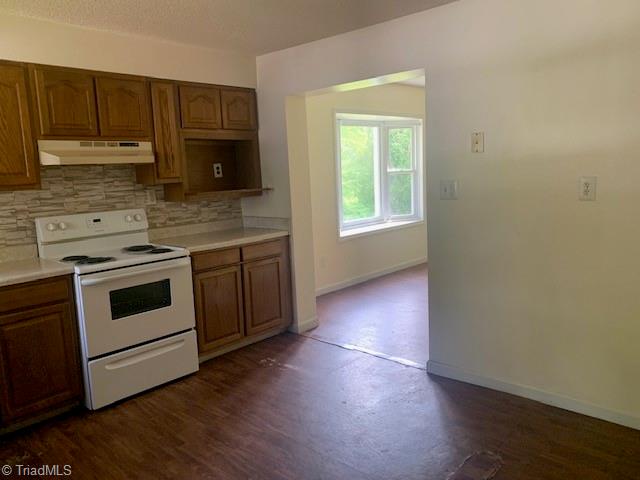 562 Garrett Road Eden, NC 27288 - Photo 10 of 21 view into dining or flex space