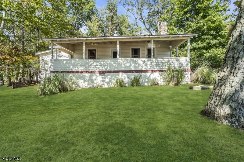22 Ithanell Road Hopatcong, NJ 07843 - Photo 4 of 27 Gallery Image 4