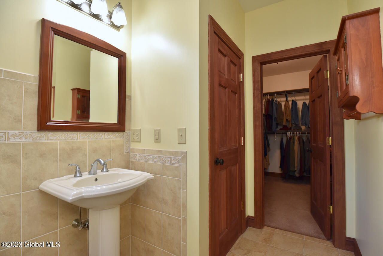 120 Vosburgh Road Halfmoon, NY 12118 - Photo 35 of 55 39