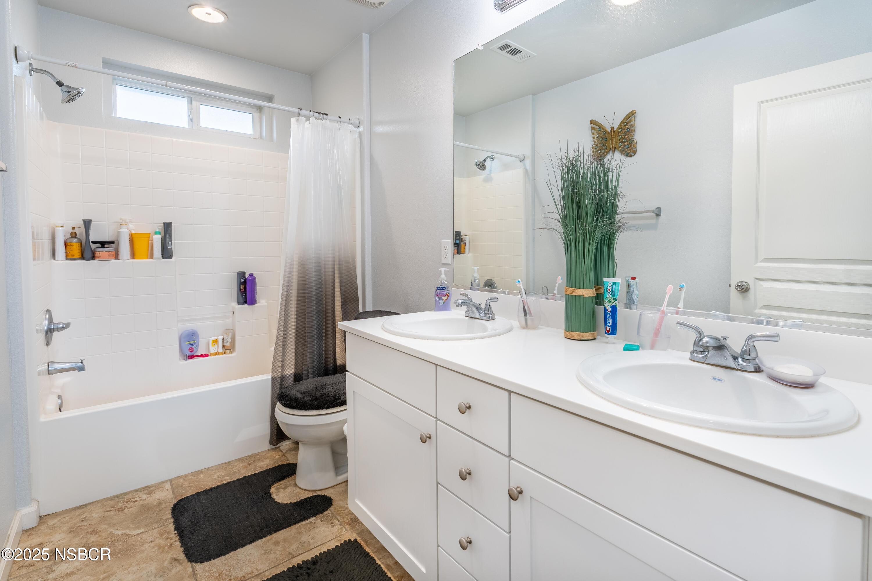 2000 Green Ridge Circle Lompoc, CA 93436 - Photo 15 of 19 Hallway Bathroom