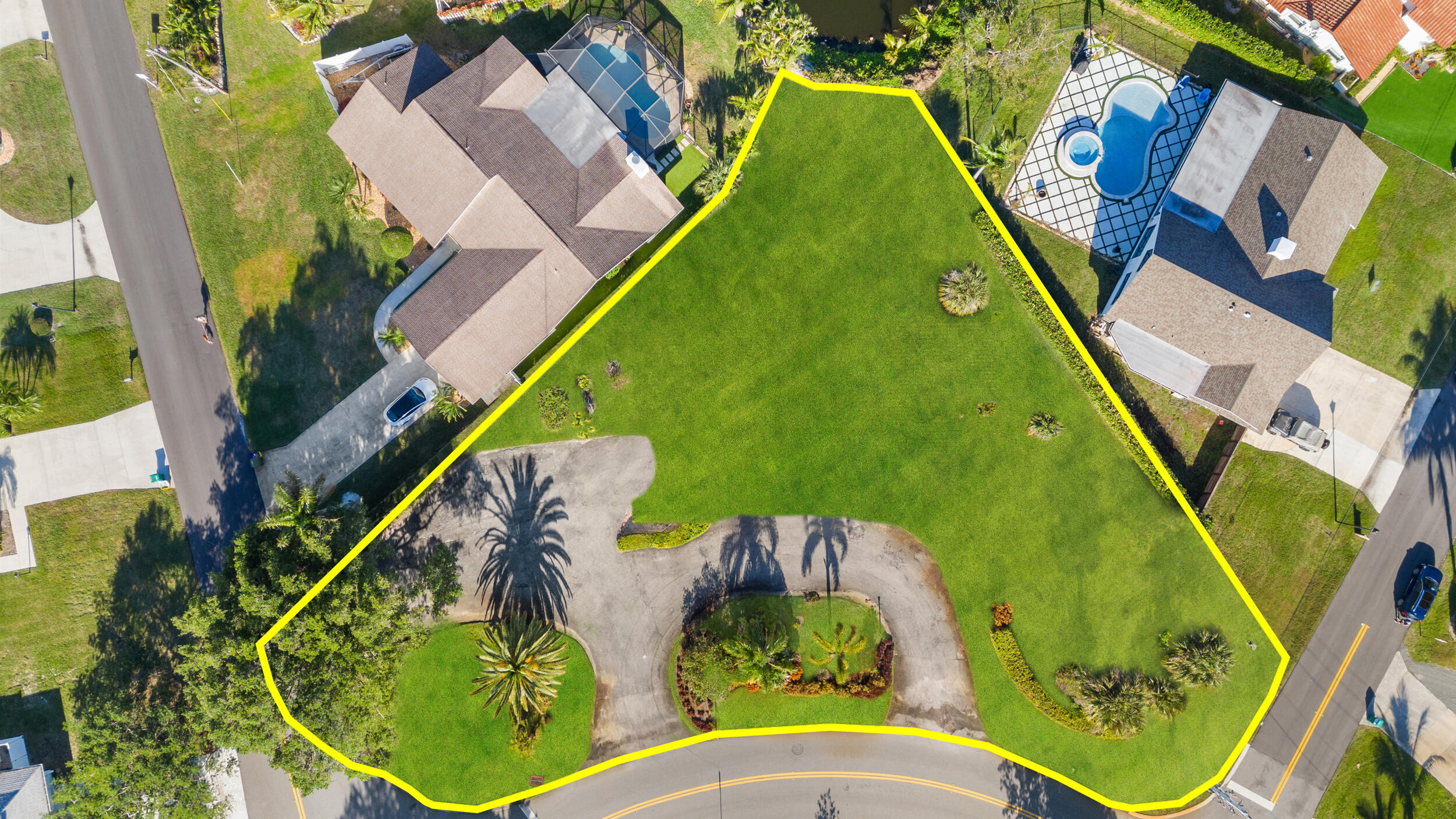 42 Golfview Drive Tequesta, FL 33469 - Photo 2 of 29 42 golfview grass