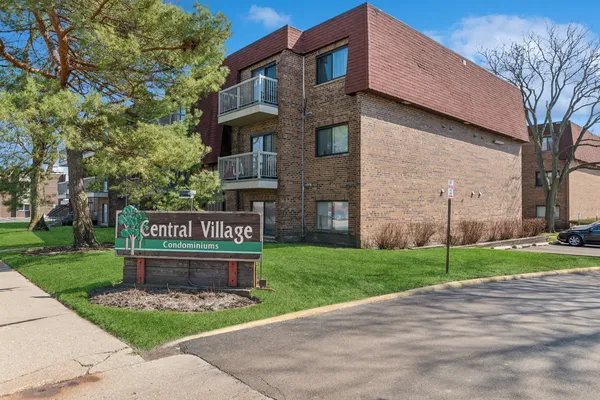 $190,000 | 611 West Central Road, Unit A4, Mount Prospect, IL 60056