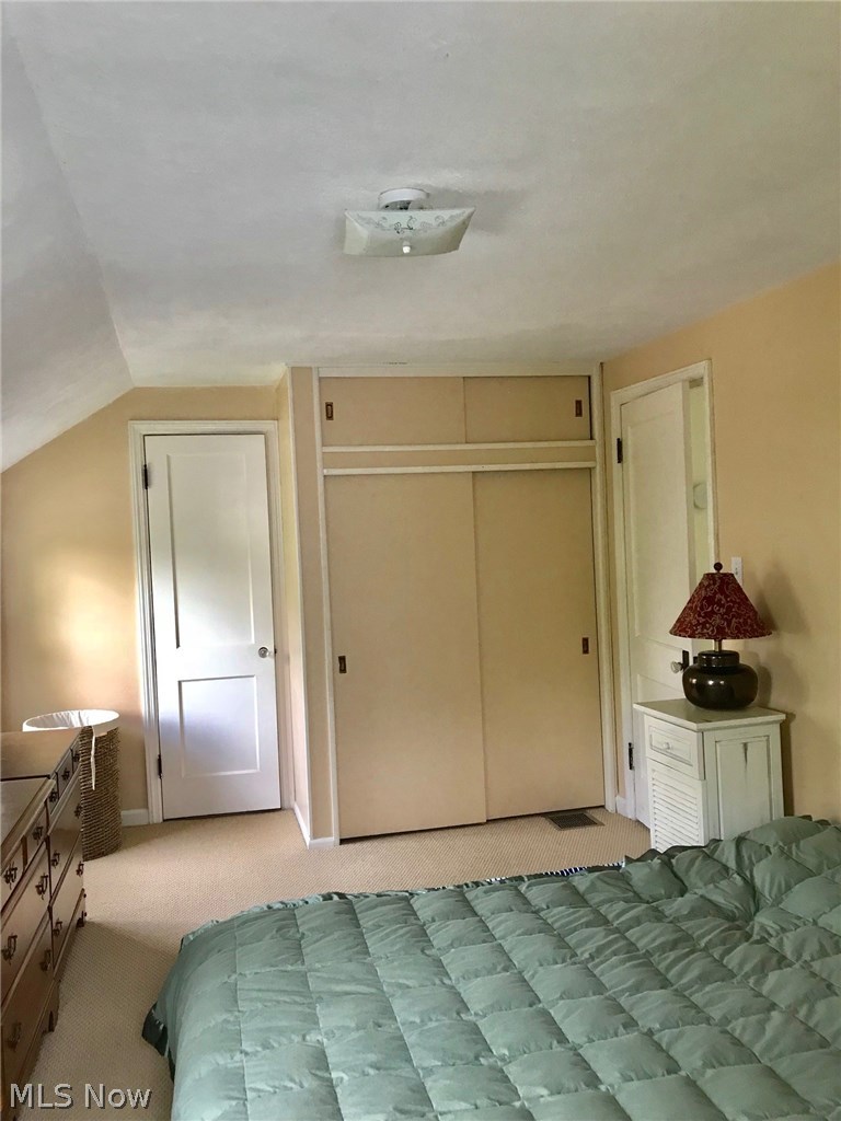 1049 Avondale Road Cleveland, OH 44121 - Photo 17 of 20