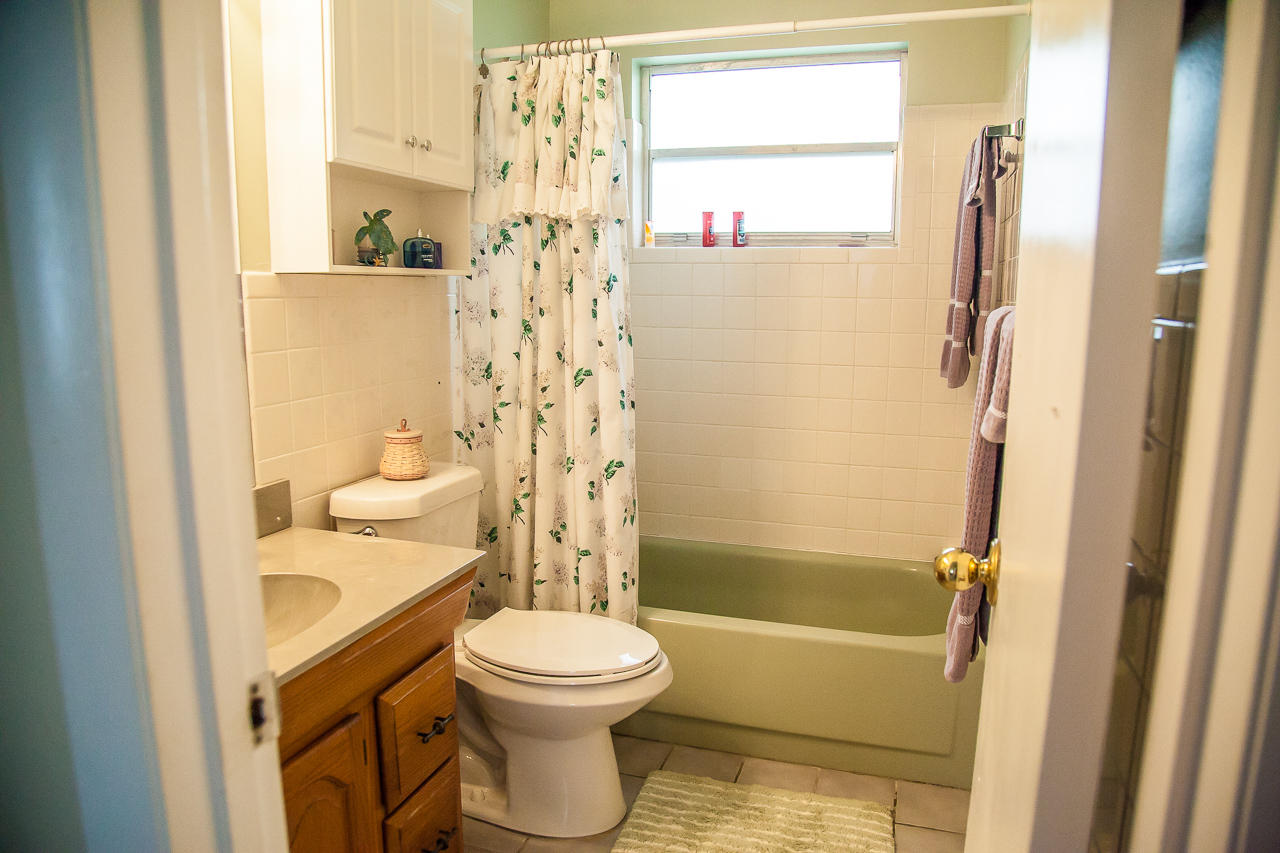 2002 Southeast Jackson Street Stuart, FL 34997 - Photo 24 of 31 Bath