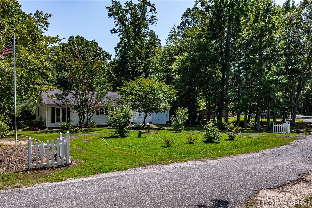 122 Old Glebe Point Road Burgess, VA 22432 - Photo 22 of 50 View of front of home featuring a front lawn