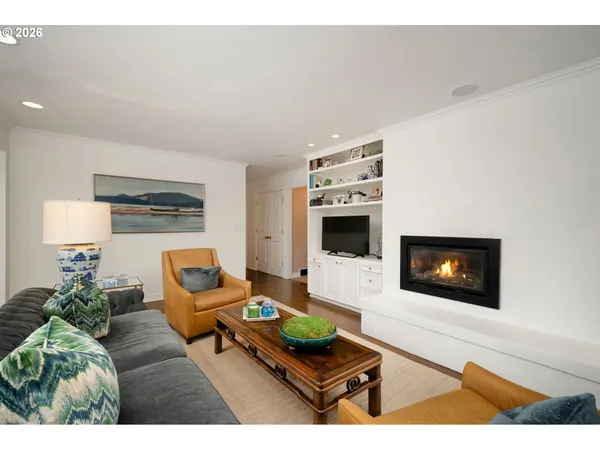 $1,295,000 | 722 Southwest Westwood Drive, Portland, OR 97239