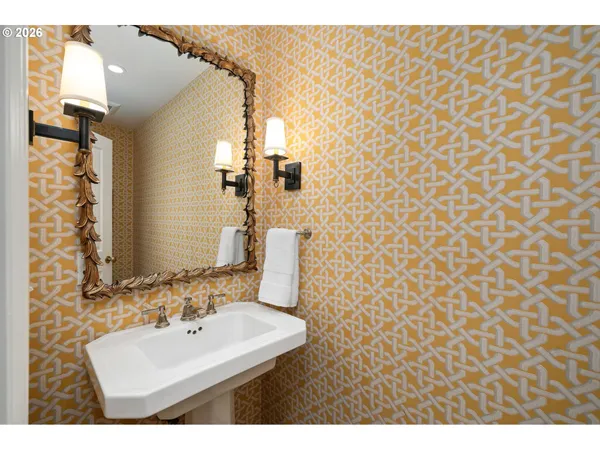 $1,295,000 | 722 Southwest Westwood Drive, Portland, OR 97239