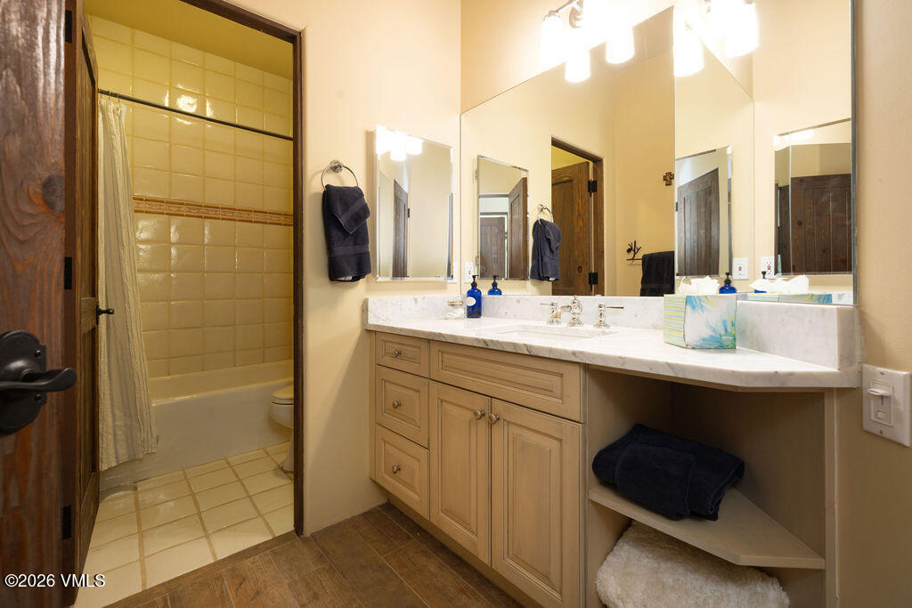 198 Meadow Road Edwards, CO 81632 - Photo 22 of 54 2510_198_meadow_rd_interior_bath04