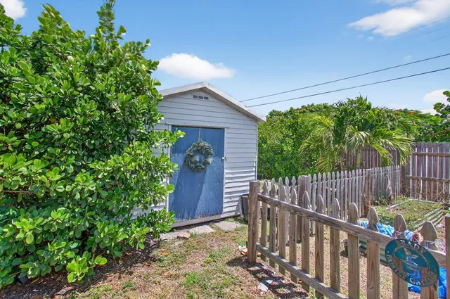 $340,000 | 614 South E Street, Lake Worth Beach, FL 33460