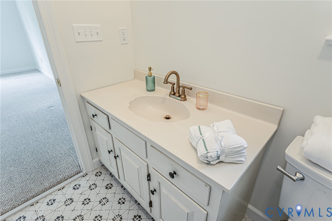 401 Caroline Street Ashland, VA 23005 - Photo 35 of 63 a bathroom with a sink and mirror