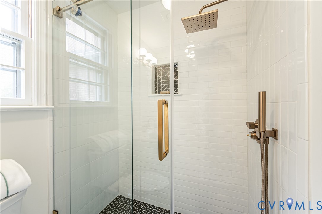 401 Caroline Street Ashland, VA 23005 - Photo 36 of 63 a bathroom with a shower