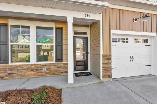 $284,900 | 235 Brown Circle, Easley, SC 29642
