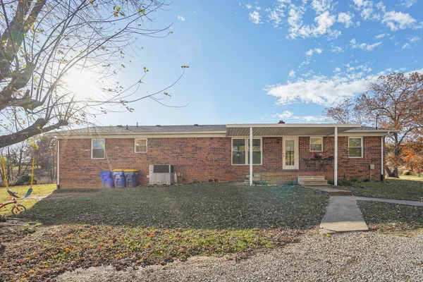 $550,000 | 380 Warden Lane, Russellville, KY 42276