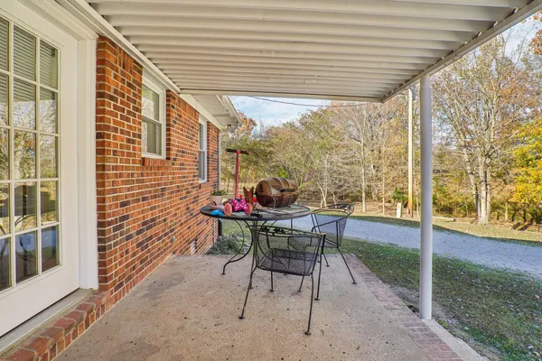 $550,000 | 380 Warden Lane, Russellville, KY 42276