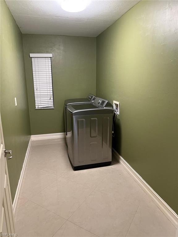 3908 Lee Boulevard Lehigh Acres, FL 33971 - Photo 17 of 24 Clothes washing area featuring independent washer and dryer and a textured ceiling