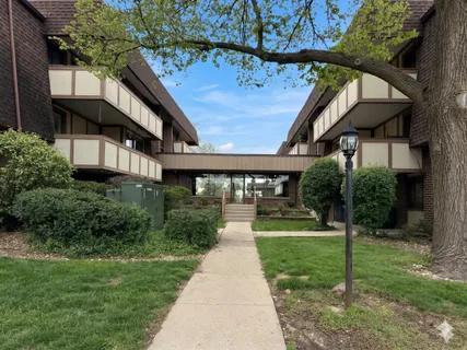 $150,000 | 435 Cavalier Court, Unit 205C, West Dundee, IL 60118