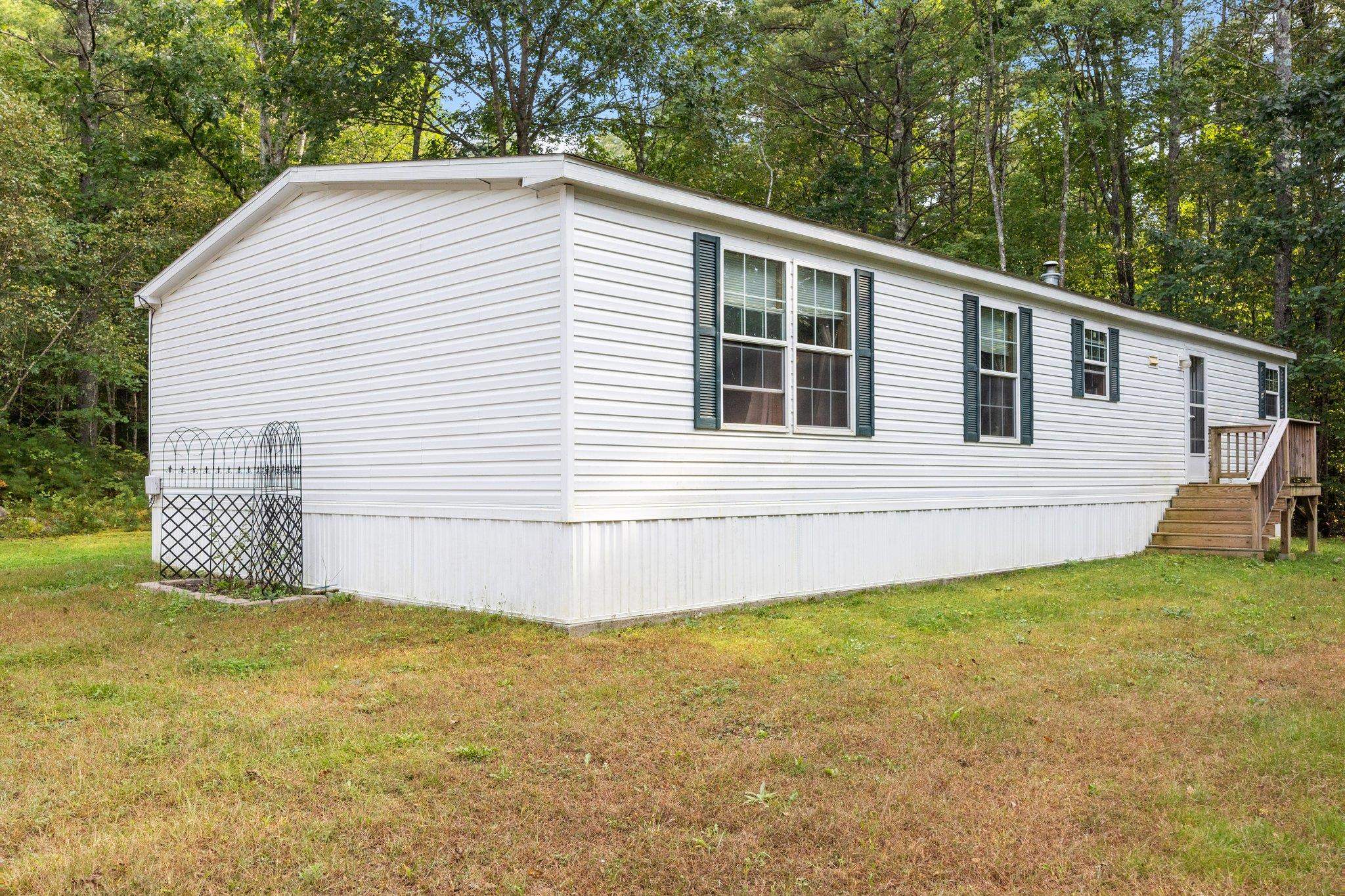 370 River Road Epsom, NH 03234 - Photo 2 of 40