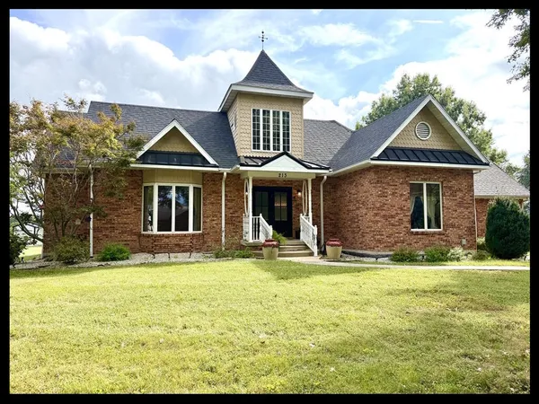 $457,000 | 213 West Wood Street, Shelbina, MO 63468