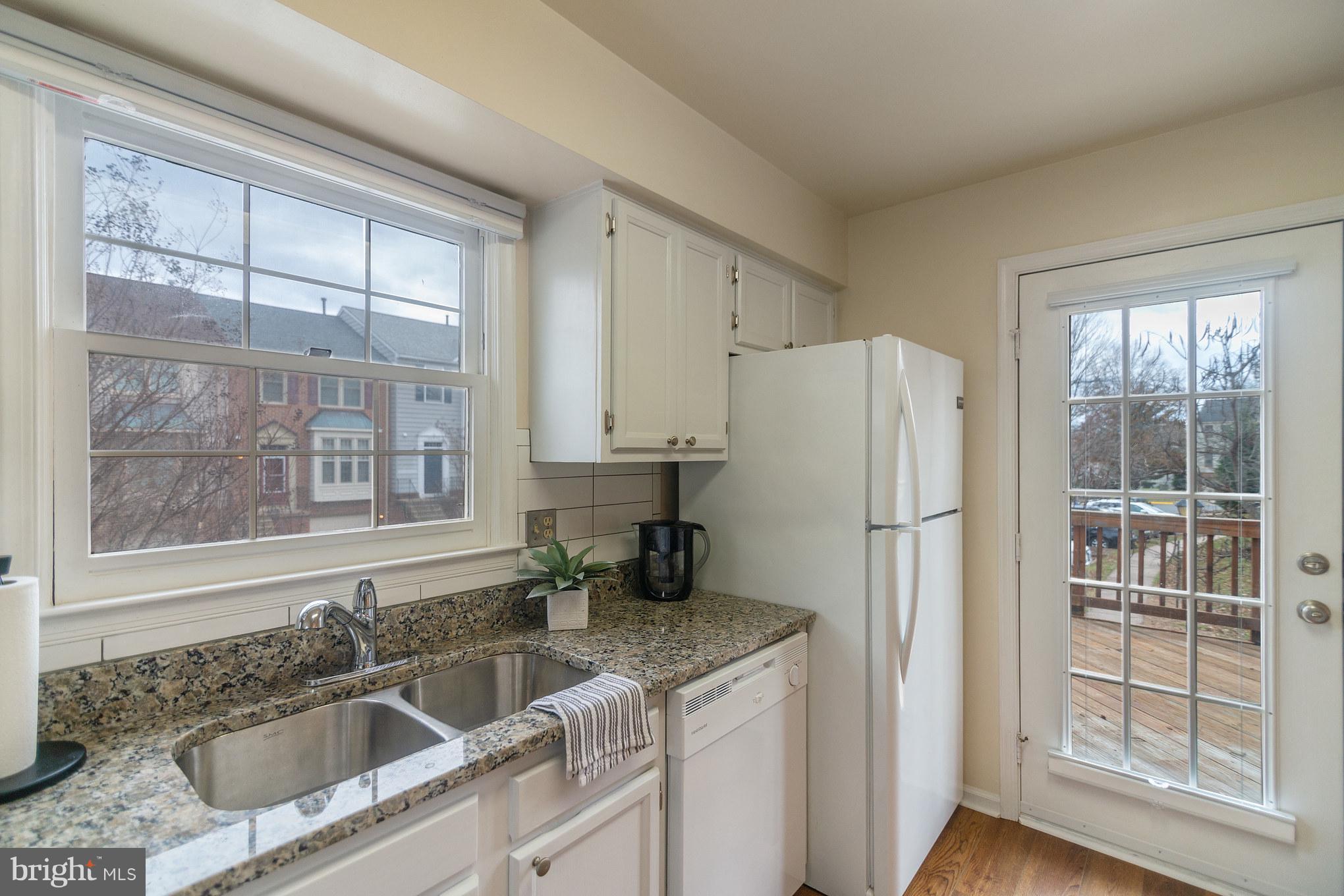 46918 Rabbitrun Terrace Sterling, VA 20164 - Photo 14 of 31 Kitchen has Wood Look Floors