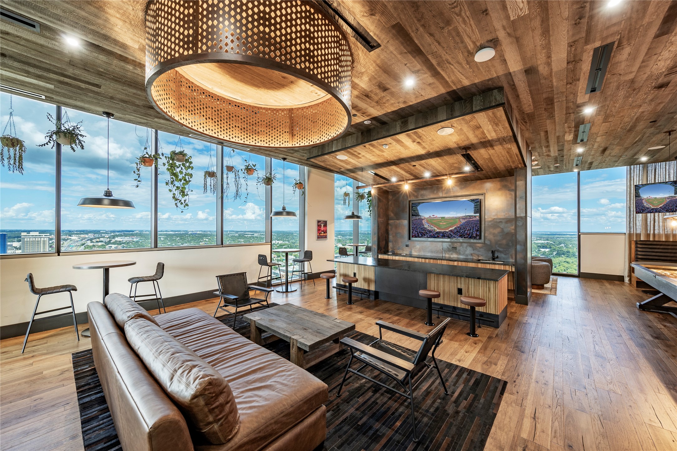 84 East Avenue, Unit 1801 Austin, TX 78701 - Photo 23 of 28 Enjoy lounge space, a jukebox, TVs, a wet bar, and more.