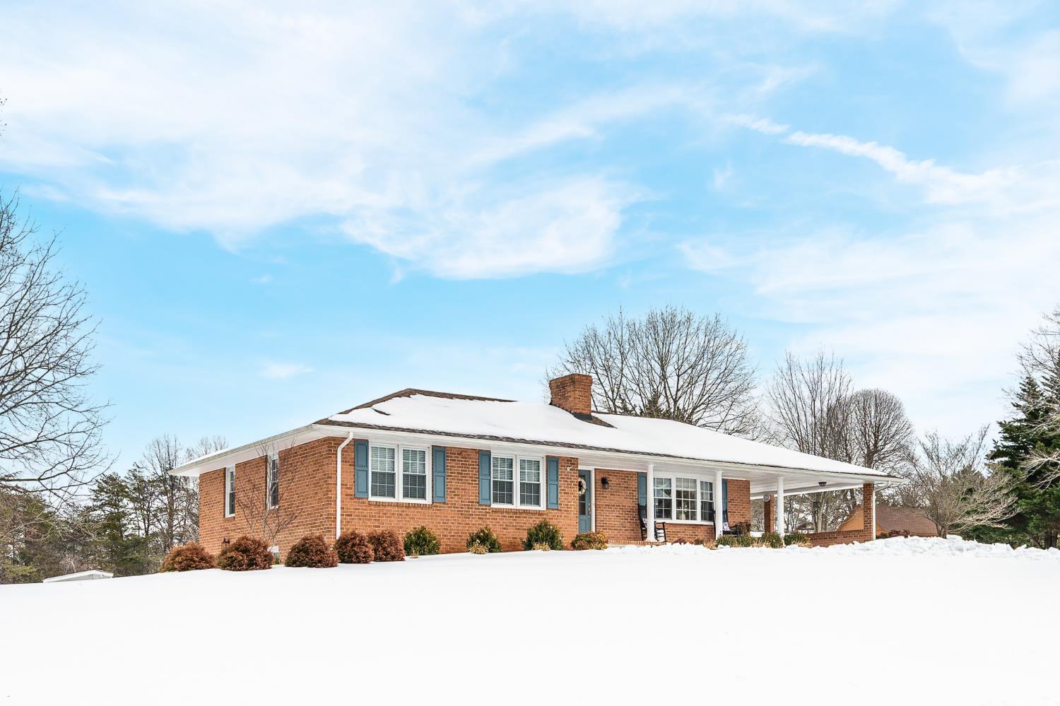 250 Lakeview Road Appomattox, VA 24522 - Photo 3 of 51