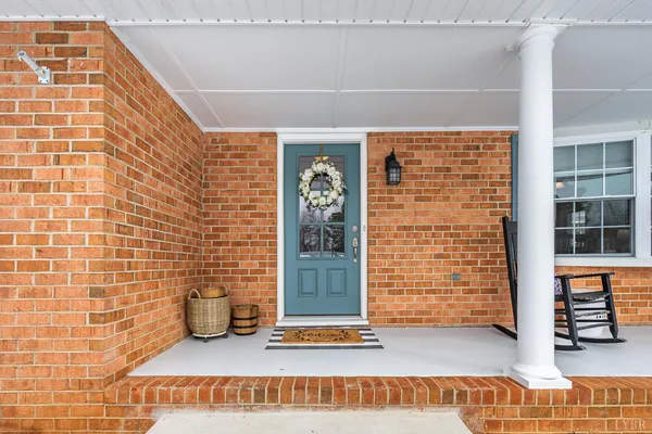 a view of an entryway with furniture