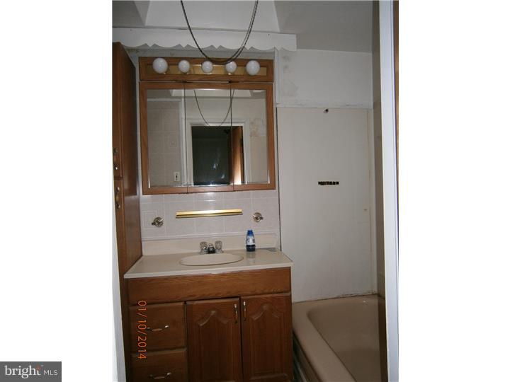 2084 Kent Road Folcroft, PA 19032 - Photo 4 of 10 Bathroom