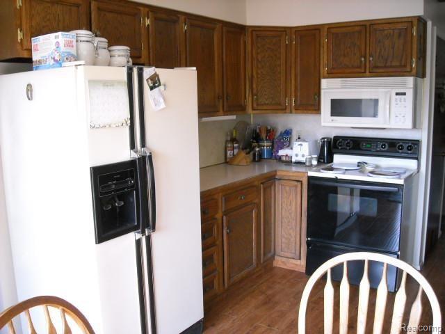 381 North Elm Grove Road Lapeer, MI 48446 - Photo 2 of 38