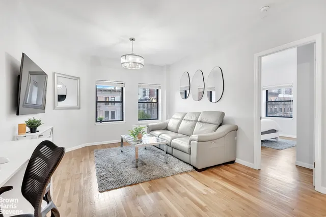 $885,000 | 186 West 80th Street, Unit 4J | Upper West Side